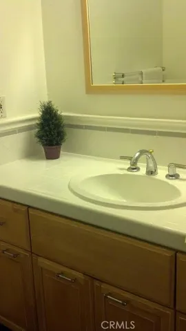 Guest room bath