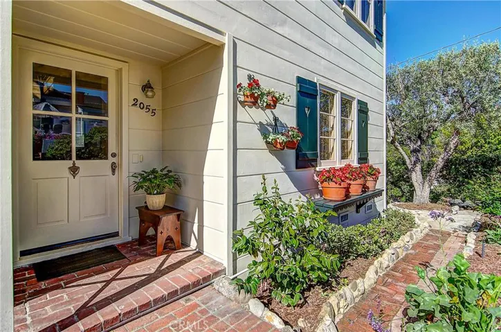 Classic cottage details say "welcome home"