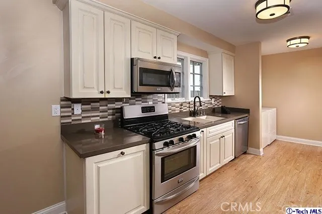 3055 Piedmont Avenue, La Crescenta, California 91214