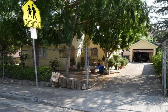 300 – 308 Grandview Street, Pasadena, California 91104