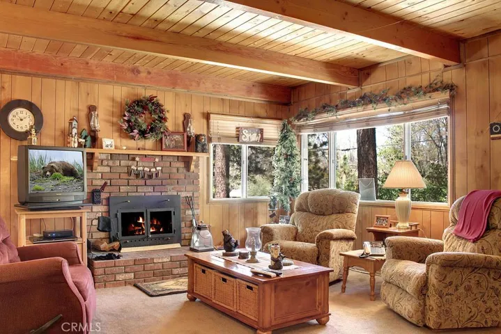 390 Imperial Avenue, Sugarloaf, California 92386