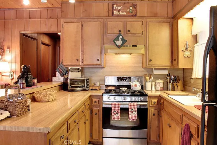 390 Imperial Avenue, Sugarloaf, California 92386