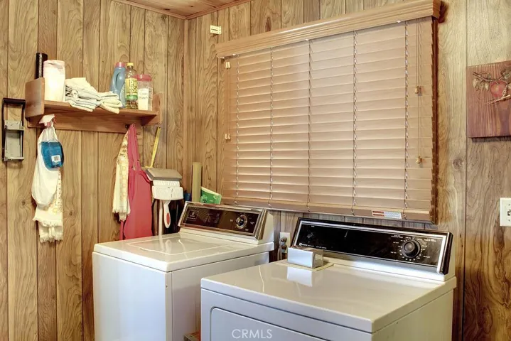 390 Imperial Avenue, Sugarloaf, California 92386