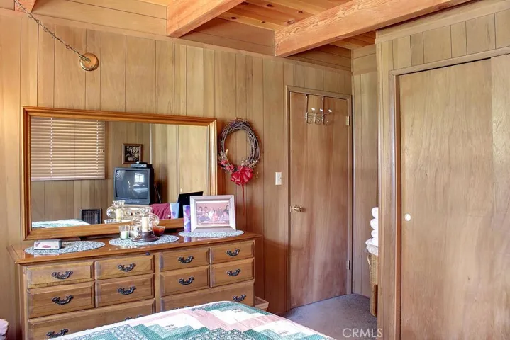 390 Imperial Avenue, Sugarloaf, California 92386