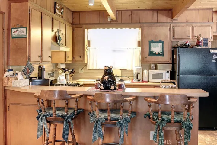 390 Imperial Avenue, Sugarloaf, California 92386