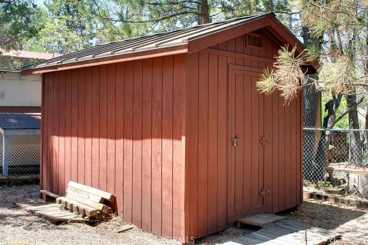 390 Imperial Avenue, Sugarloaf, California 92386