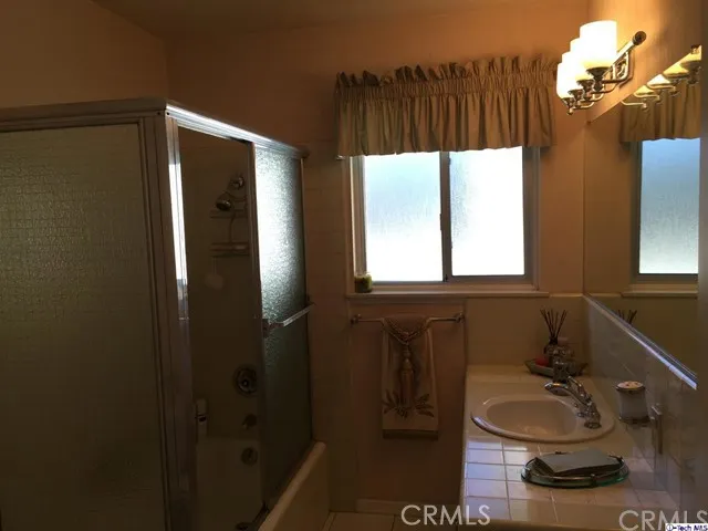 3323 Sparr Boulevard, Glendale, California 91208