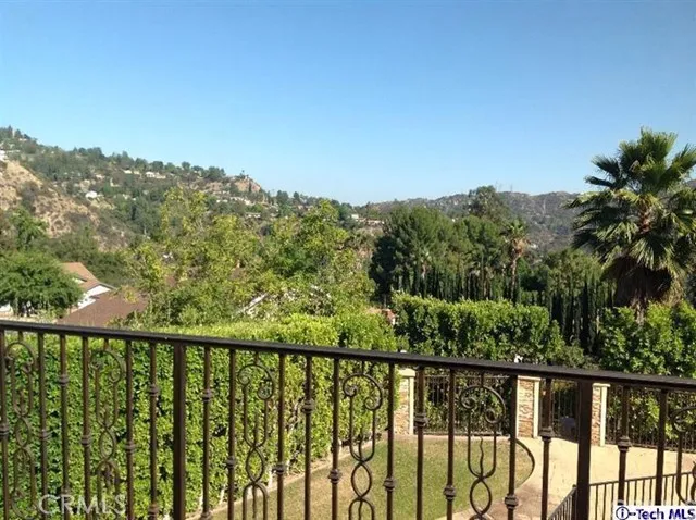 3162 Grangemont Road, Glendale, California 91206