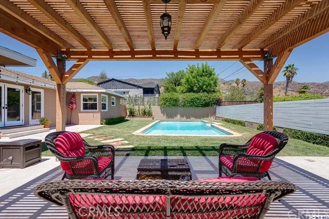 2516 N Orchard Drive, Burbank, California 91504
