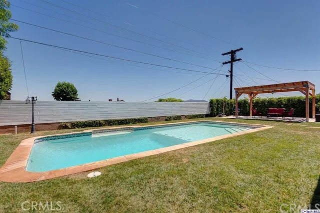 2516 N Orchard Drive, Burbank, California 91504