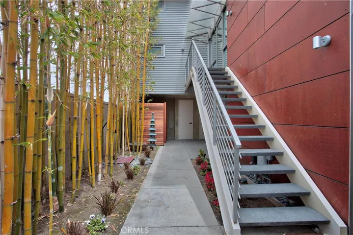 PRIVATE COURTYARD