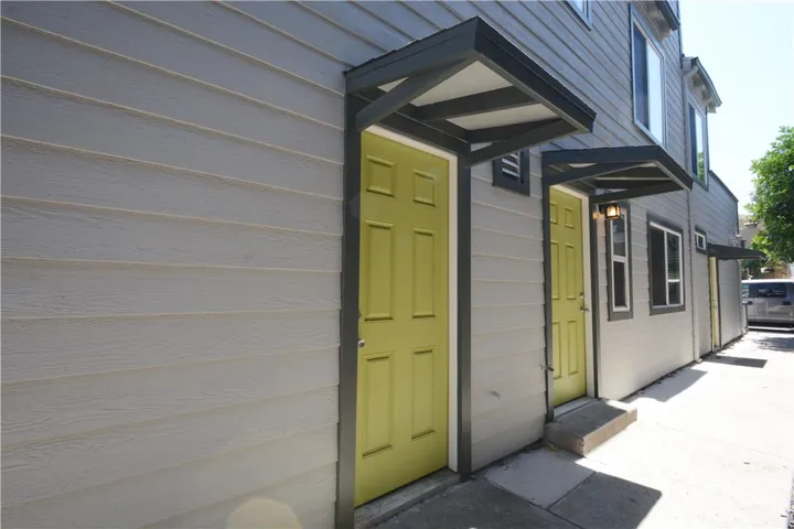 207 Lugonia Street, Newport Beach, California 92663