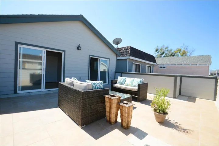 207 Lugonia Street, Newport Beach, California 92663