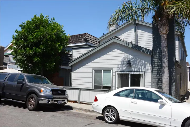 207 Lugonia Street, Newport Beach, California 92663