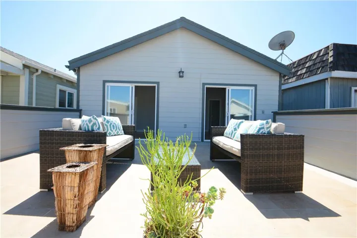 207 Lugonia Street, Newport Beach, California 92663