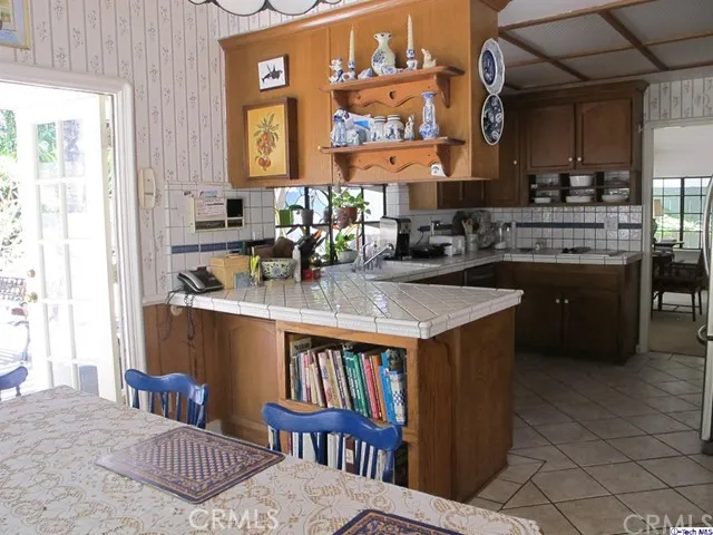 843 Moorside Drive, Glendale, California 91207