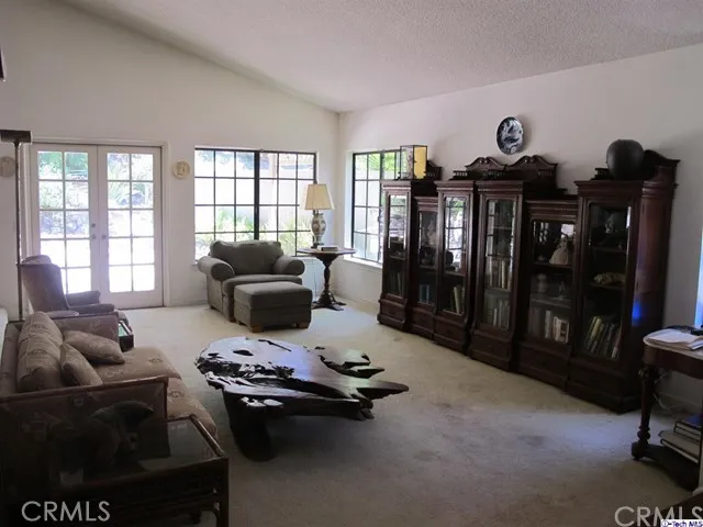 843 Moorside Drive, Glendale, California 91207