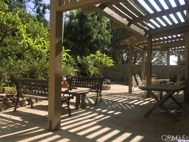 843 Moorside Drive, Glendale, California 91207