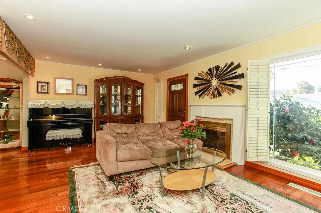 , Daly City, California 94015 home-pic-1