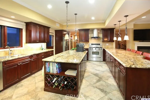 928 Highline Road, Glendale, California 91205