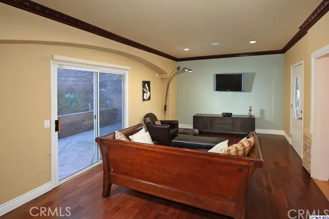 928 Highline Road, Glendale, California 91205