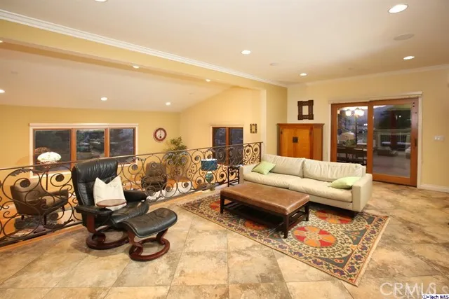 928 Highline Road, Glendale, California 91205