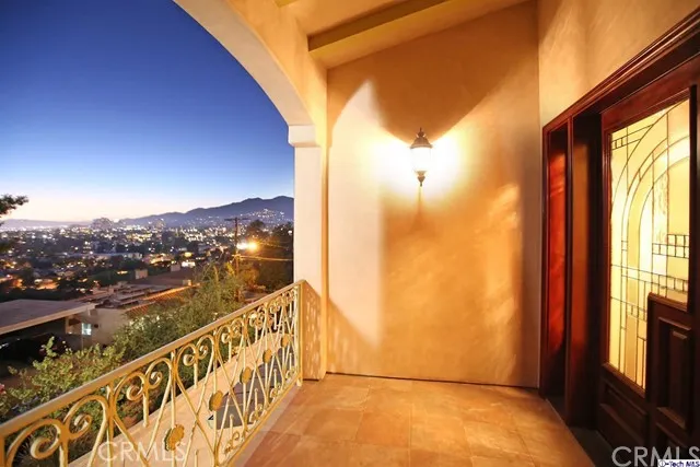 928 Highline Road, Glendale, California 91205