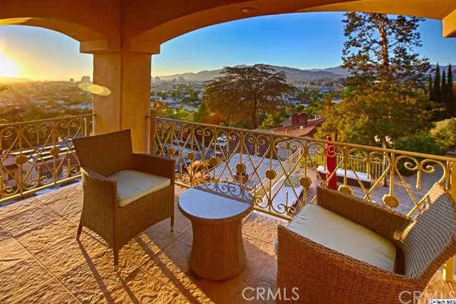 928 Highline Road, Glendale, California 91205