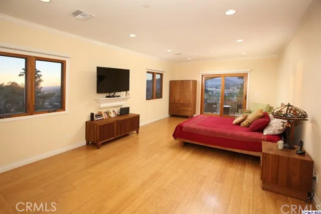 928 Highline Road, Glendale, California 91205