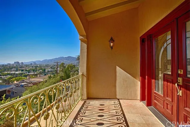 928 Highline Road, Glendale, California 91205