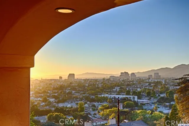928 Highline Road, Glendale, California 91205