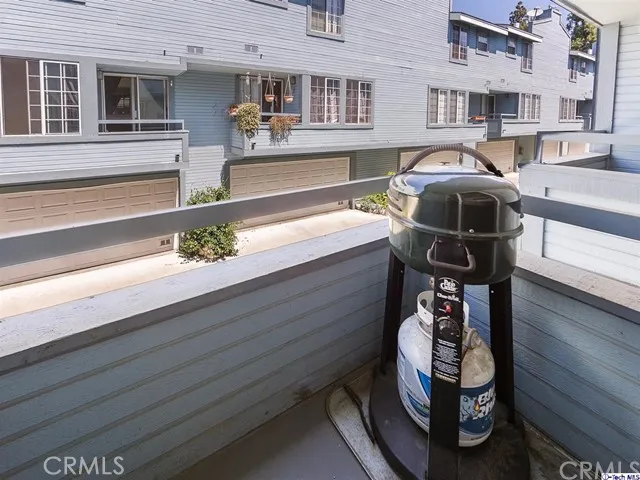 2244 Del Mar Road 6, Montrose, California 91020