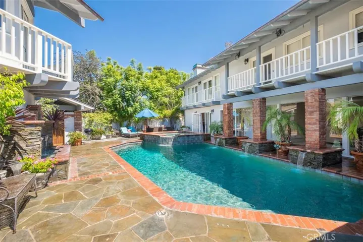 1339 Hampshire Circle, Newport Beach, California 92660