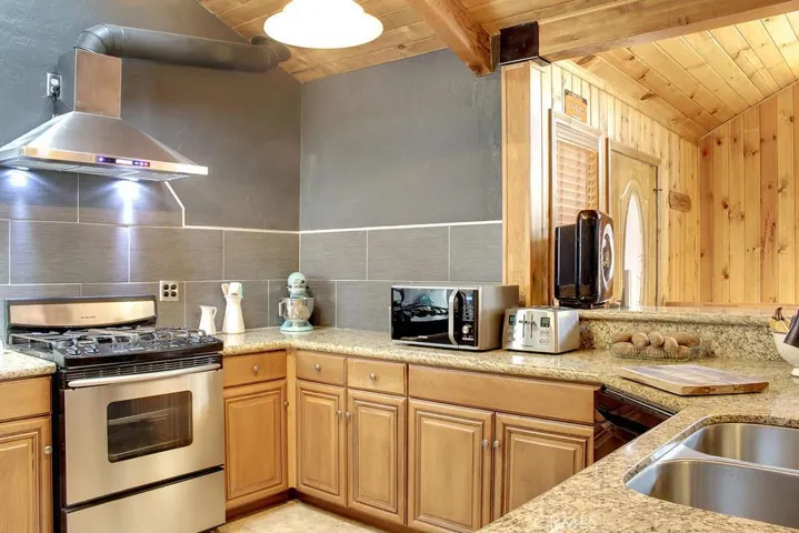 101 Dawn Drive, Big Bear, California 92314
