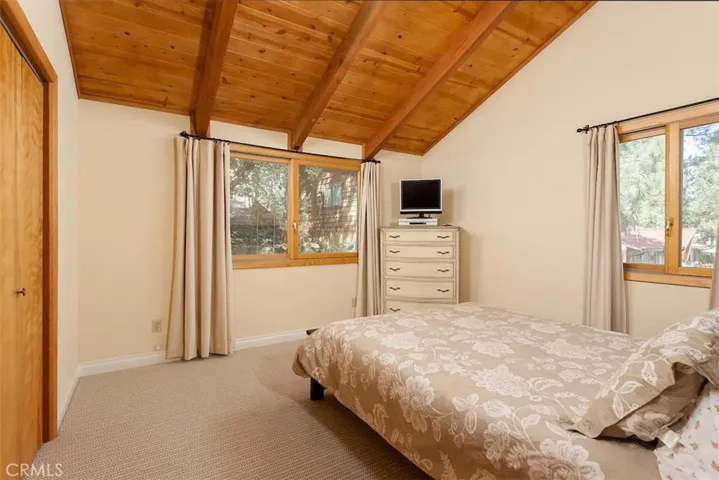 444 Temple Lane, Big Bear, California 92315