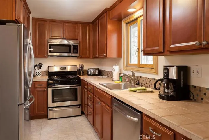444 Temple Lane, Big Bear, California 92315
