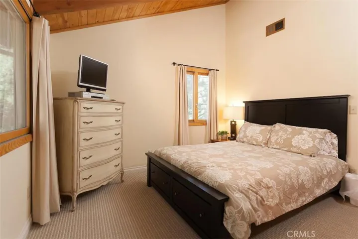 444 Temple Lane, Big Bear, California 92315