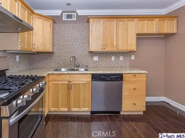 7732 Via Sorrento 30, Burbank, California 91504