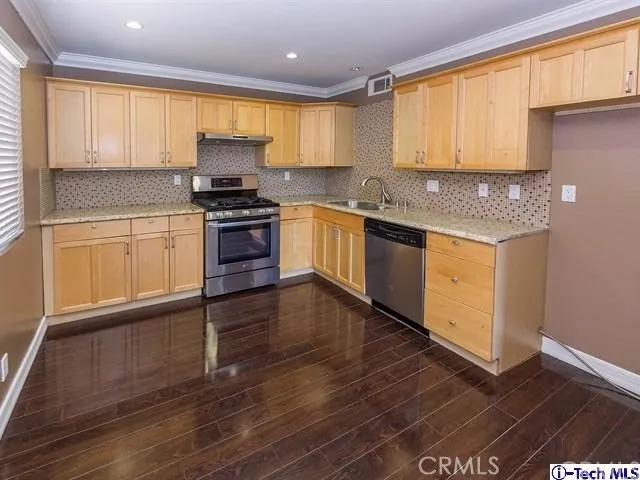 7732 Via Sorrento 30, Burbank, California 91504