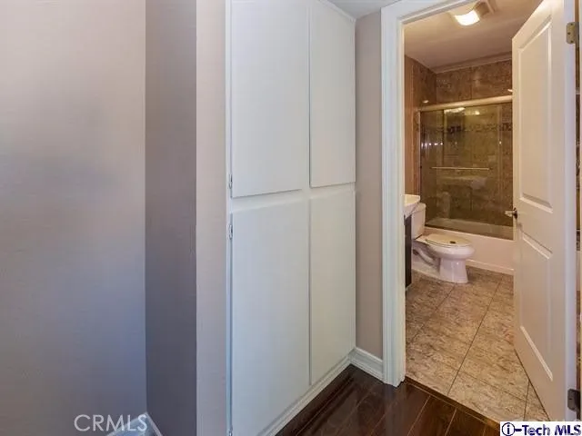 7732 Via Sorrento 30, Burbank, California 91504