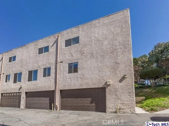 7732 Via Sorrento 30, Burbank, California 91504