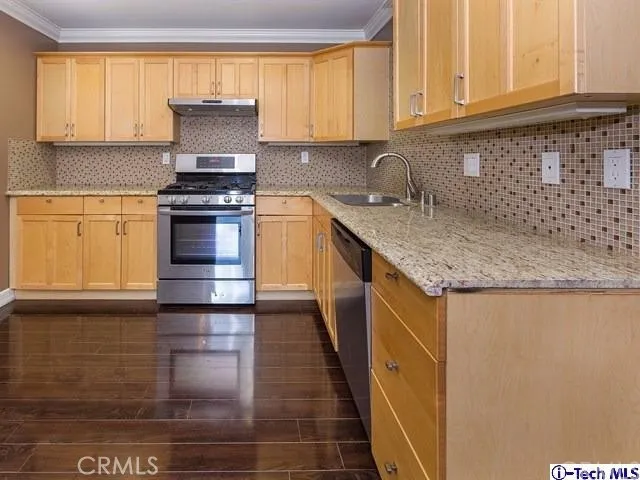 7732 Via Sorrento 30, Burbank, California 91504