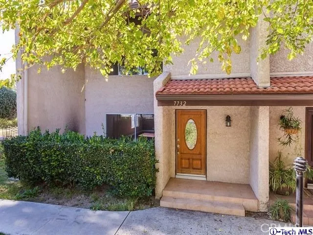 7732 Via Sorrento 30, Burbank, California 91504