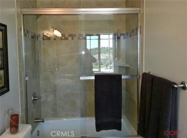 Master bath; tile surround