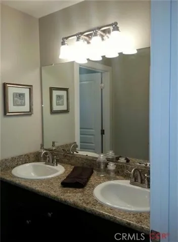 Hall bath with dual sink vanity