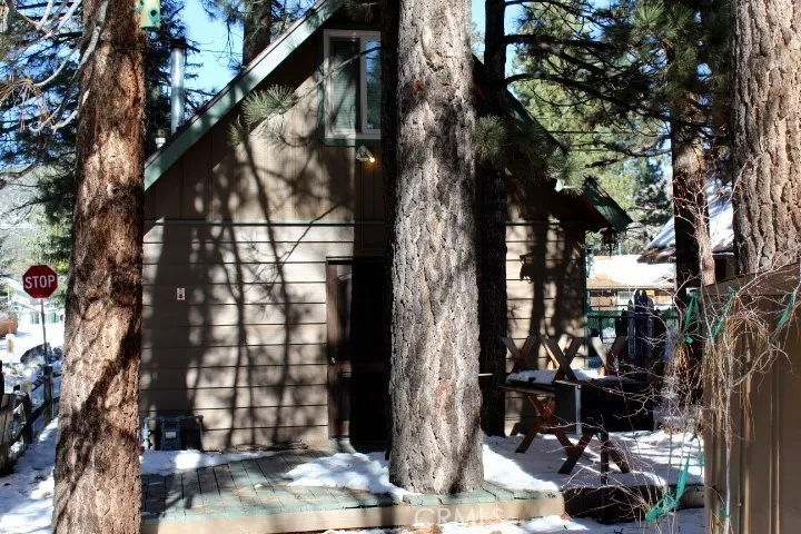 928 W Aeroplane Boulevard, Big Bear, California 92314