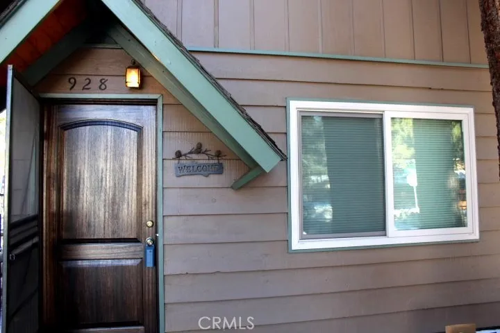 928 W Aeroplane Boulevard, Big Bear, California 92314