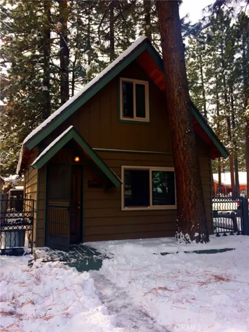 928 W Aeroplane Boulevard, Big Bear, California 92314