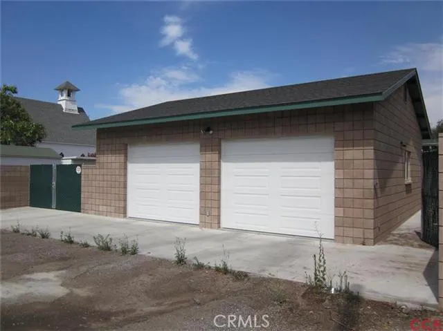 Back of detached garage - accessible from alley off of West Centre St.