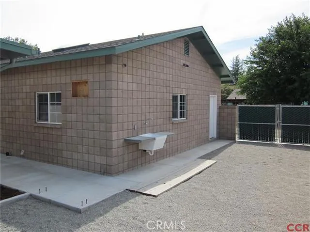 Detached garage/shop